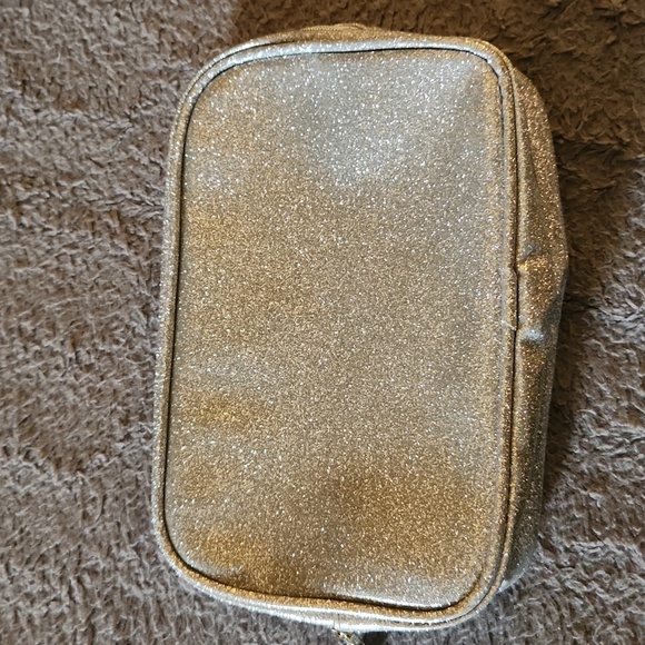 NWOT ! BETSEY JOHNSON MAKE UP BAG !! - Picture 2 of 3